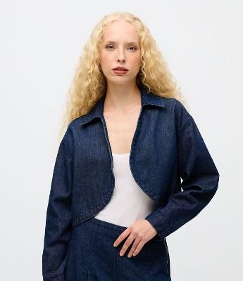 Jaqueta Cropped em Jeans Estruturada