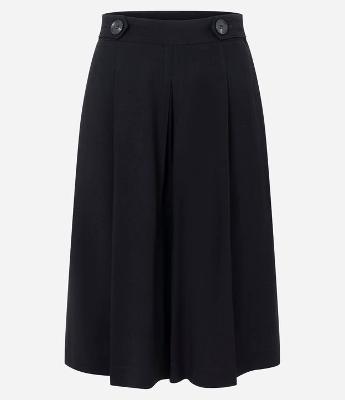 Bermuda Alfaiatada com Pregas Frontais e Cós Estruturado