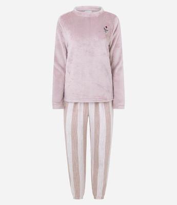 Pijama Longo em Fleece Com Estampa de Listras e Bordado de Flor