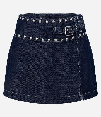 Short Saia em Jeans com Tachas e Cintura Baixa