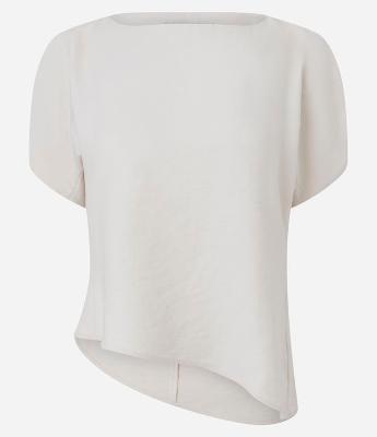 Blusa Alfaiatada com Manga Bufante e Barra Assimétrica