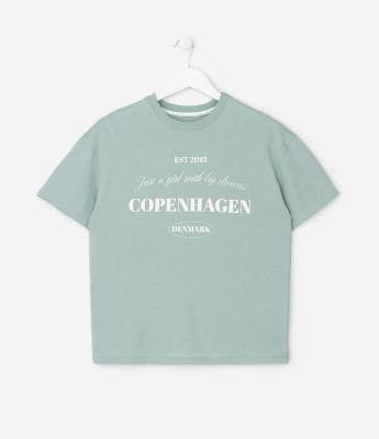 Camiseta Infantil Oversized com Lettering Copenhagen – Tam 7 a 16 Anos