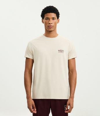 Camiseta em Tecnologia Dry com Estampa Lettering 1921 e Textura no Ombro
