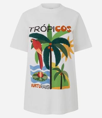 Camiseta Alongada com Estampa Trópicos e Bordado