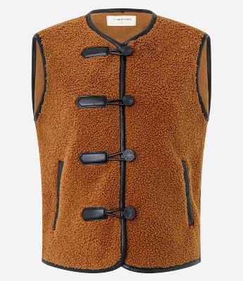 Colete com Textura de Pelos e Detalhes em PU