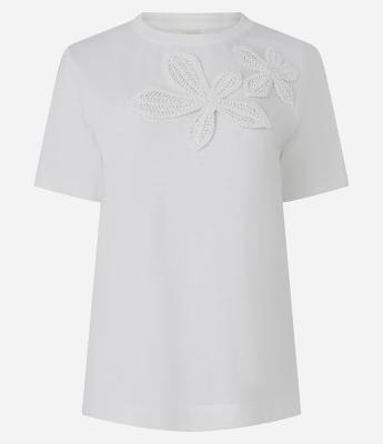 Camisa em Algodão com Manga Curta e Aplicação de Flor Bordada