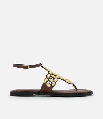 Rasteira em PU com Aplicações Ovais Metálicas