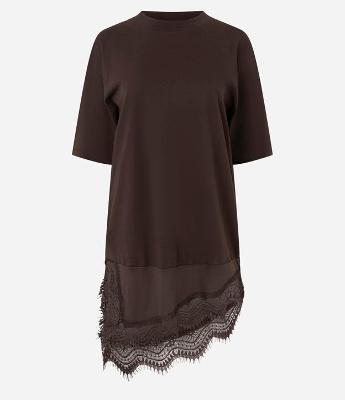 Camiseta Oversized em Algodão com Barra Assimétrica Rendada