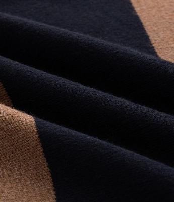 Blusão Listrado com Gola em V