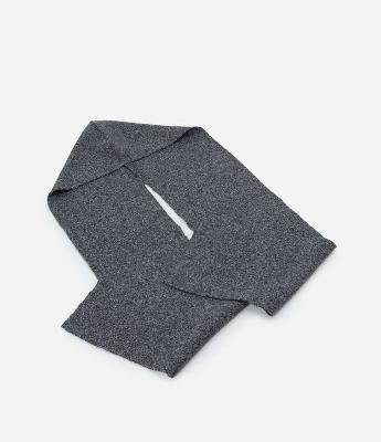 Cachecol em Tricô com Capuz