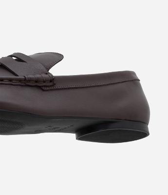 Mocassim Penny Loafer em Couro com Recorte Frontal