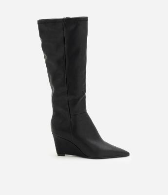 Bota Cano Longo em PU com Salto Anabela e Bico Fino