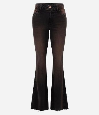 Calça Flare em Jeans com Lavagem Sobretinta e Barra Desfiada