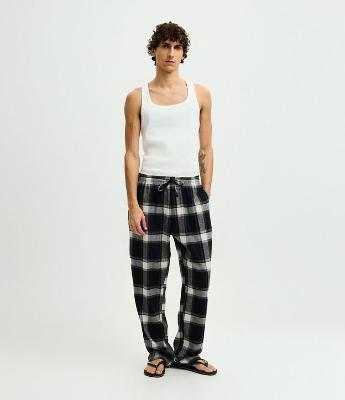 Calça de Pijama em Flanela Xadrez com Cordão no Cós