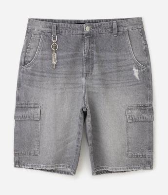 Bermuda Masculina Jeans Baggy Cargo com Detalhe de Chaveiro
