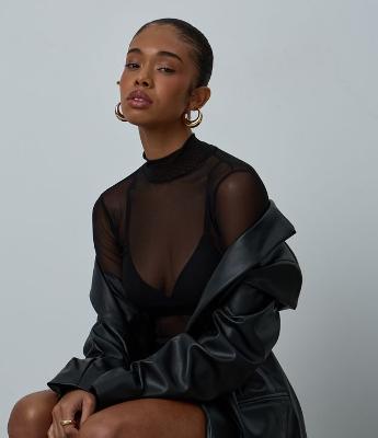 Body em Tule com Gola Alta e Manga Longa