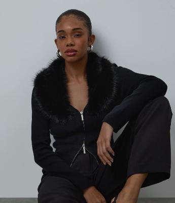 Casaco em Tricô com Gola de Pelo Glam