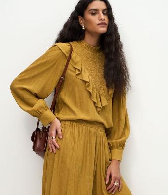 Blusa Feminina Manga Longa Gola Padre com Babados