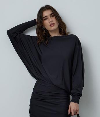 Vestido Curto em Microfibra com Manga Morcego e Franzido Lateral