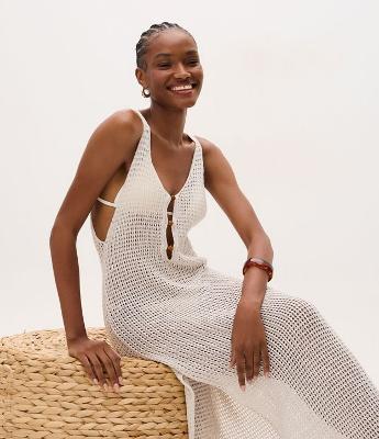 Vestido em Tricô Maquinetado com Botões no Decote