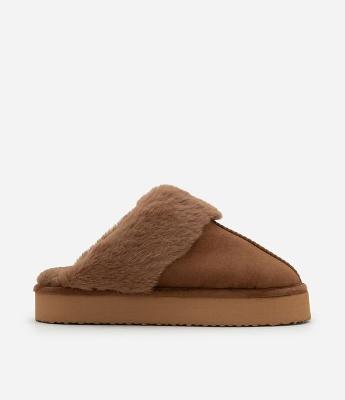 Pantufa Aberta com Solado Alto em Poliéster