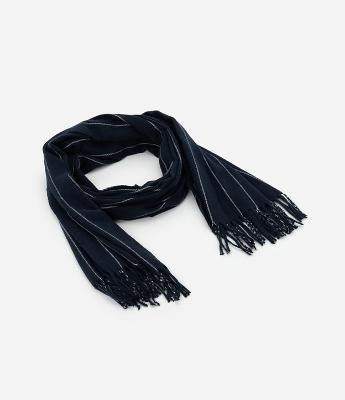 Cachecol em Flanela Texturizada com Franjas