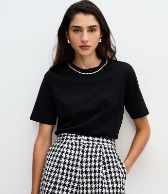 Camiseta Regular em Algodão com Brilhos na Gola