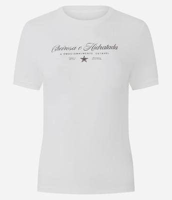 Camiseta New T-Shirt com Lettering Cheirosa e Hidratada & Emocionalmente Estável