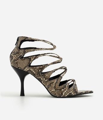Sandália em PU com Tiras Entrelaçadas e Estampa Animal Print