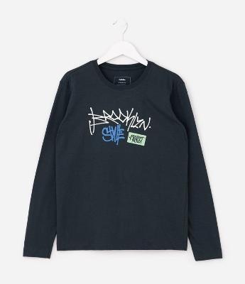 Camiseta Infantil com Estampa Grafitada Brooklyn Style – Tam 5 a 14 Anos