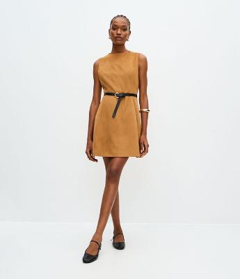 Vestido Curto em Malha Suede com Bolsos
