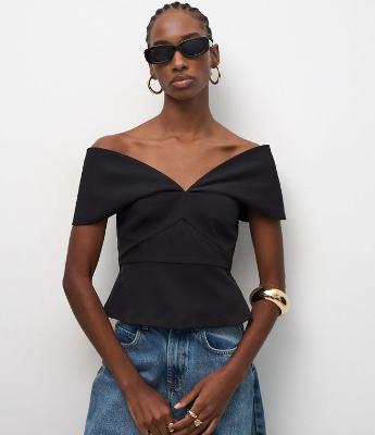 Blusa Alfaiatada Ombro a Ombro com Decote V