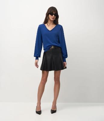 Blusa Manga Longa em Tricô com Decote V e Ombreira