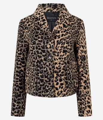 Blazer Leve Animal Print com Abotoamento Frontal