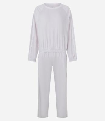 Pijama Longo em Plush com Detalhe de Renda
