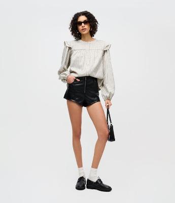 Short Curto em PU com Fechamento em Zíper