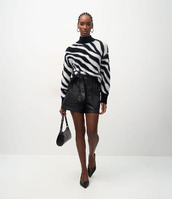 Short em PU com Cós Elástico e Faixa para Amarração
