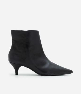 Bota Cano Curto em PU com Salto Kitten Heel