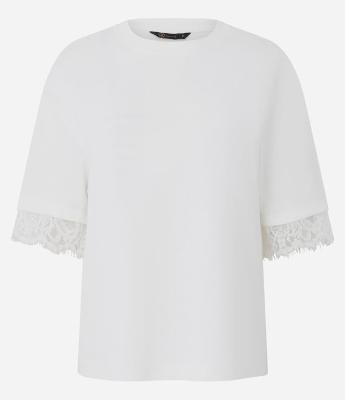 Camiseta em Algodão com Renda Aplicada nas Mangas