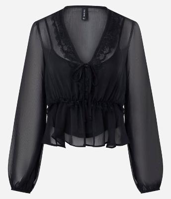 Blusa com Transparência e Aplicação de Renda
