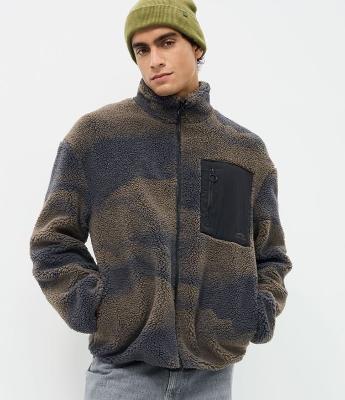 Jaqueta Camuflada com Bolso Contrastante