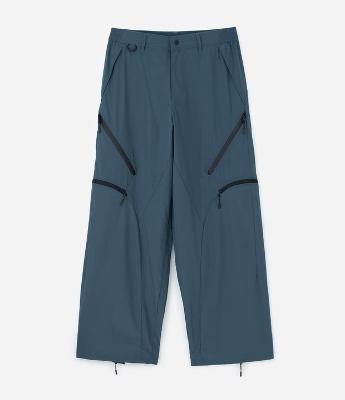 Calça Lisa com 6 bolsos e Detalhe na Perna