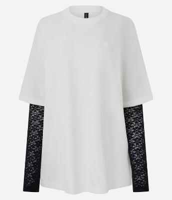 Blusa Oversized com Decote Canoa e Mangas Longas em Renda