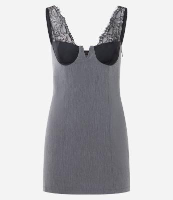 Vestido Curto de Alcinha com Recorte Lingerie e Decote V