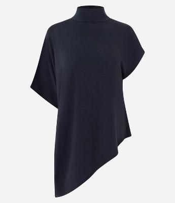 Blusa Assimétrica em Malha com Gola Alta