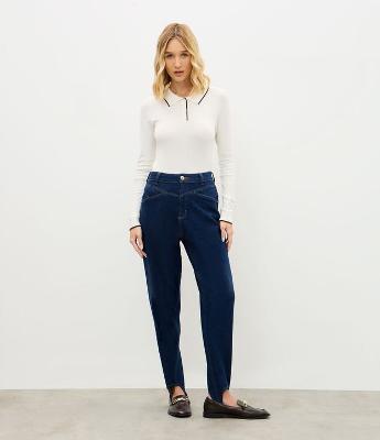 Calça Jeans Mom com Pezinho e Cintura Alta