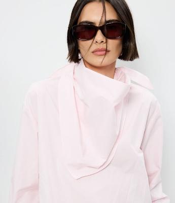 Blusa em Tricoline com Detalhe de Lenço