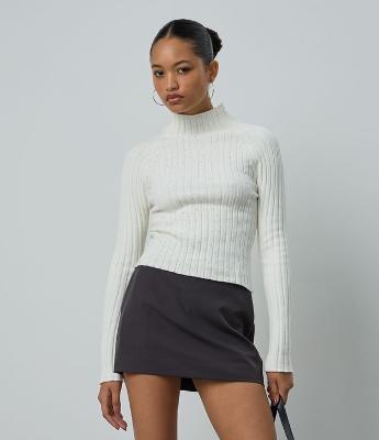 Blusa Cropped em Tricô com Gola Alta