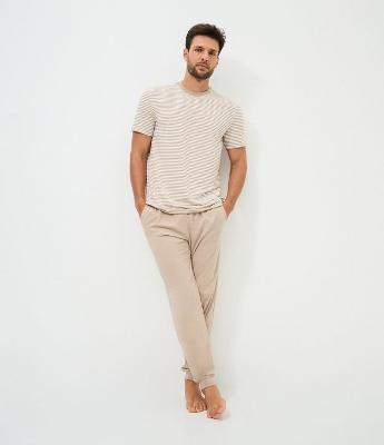 Pijama Longo Listrado em Viscose com Calça Lisa