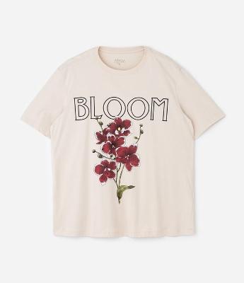 Camiseta Alongada em Meia Malha com Estampa Orquídea Curve & Plus Size